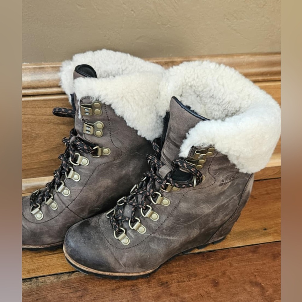 Sorel Gray Winter Boots with Shearling Lining